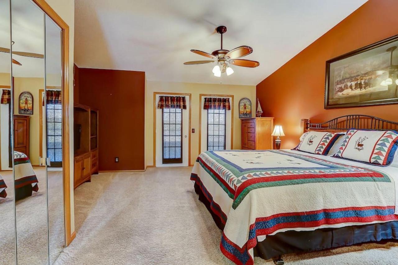 Brown Family Condo For Families Golf Trips And Girls Getaways Wisconsin Dells Exterior photo