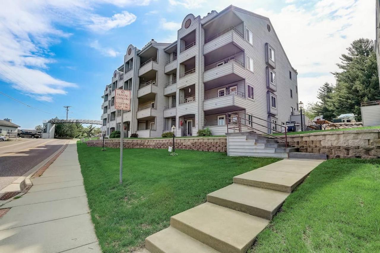 Brown Family Condo For Families Golf Trips And Girls Getaways Wisconsin Dells Exterior photo